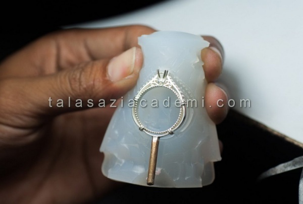 قالبسازی و ریخته گری طلا و جواهر