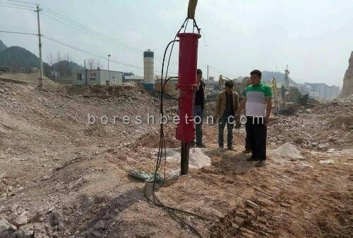 تخریب بتن با دستگاه هیدرولیکی